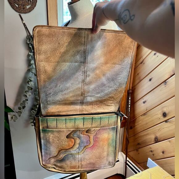 Anuschka Hand painted Leather Messenger Bag NWT - Picture 3 of 6